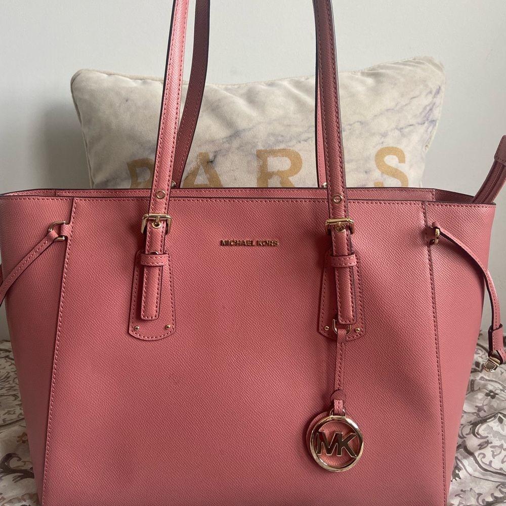 Michael Kors Voyager Tote